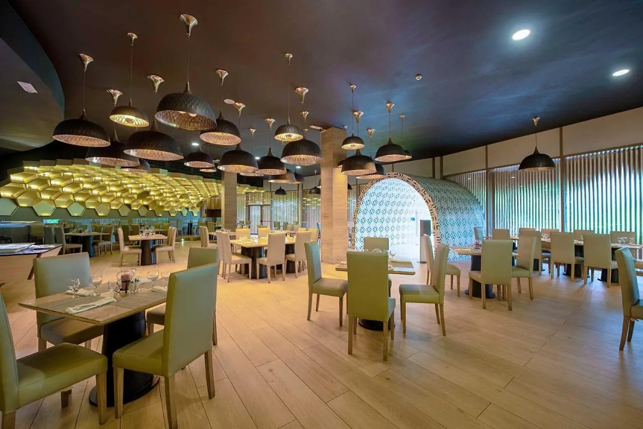 Grand Sirenis Punta Cana Resort & Aquagames Uvero Alto 5*,